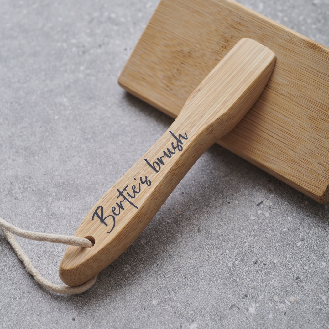 Bamboo slicker brush