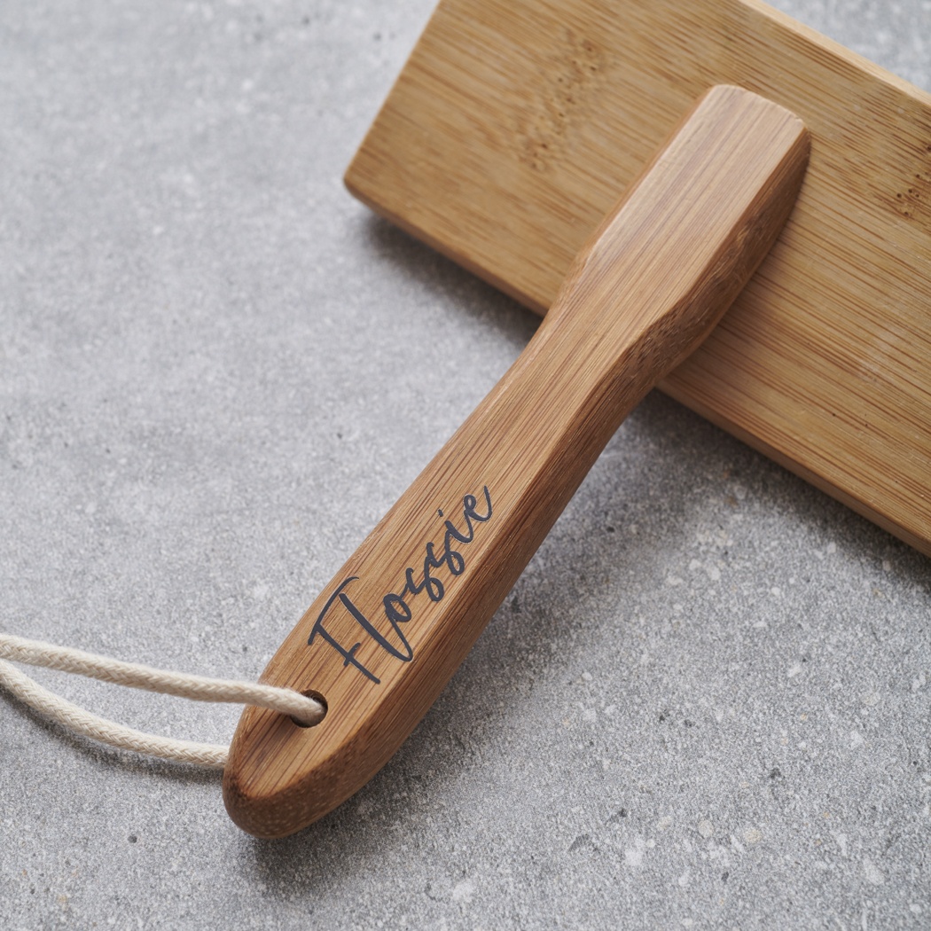 Bamboo slicker brush